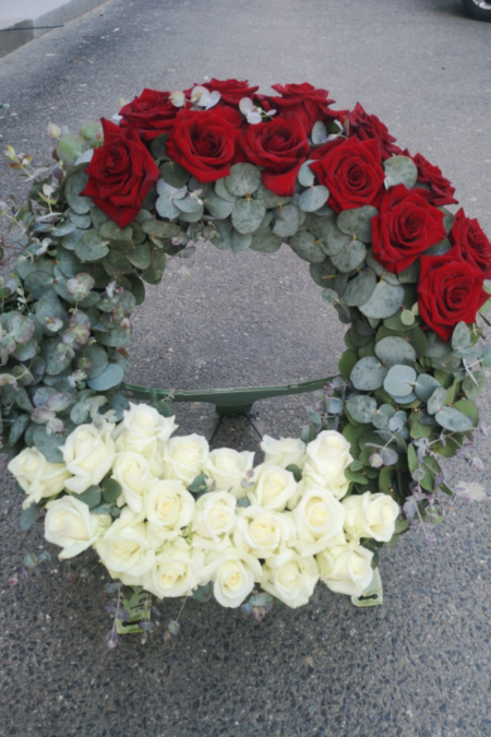 Coroana funerara - Trandafiri albi și roșii